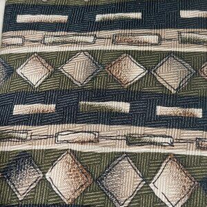 Surrey diamond geometric silk tie